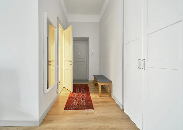 Bright And Warm Apartment, Centre 아파트