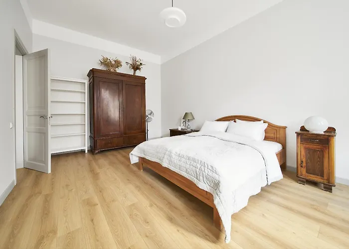 Bright And Warm Apartment, Centre