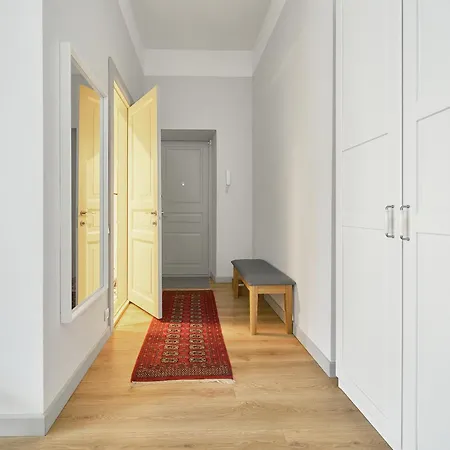 Bright And Warm Apartment, Centre Апартаменты