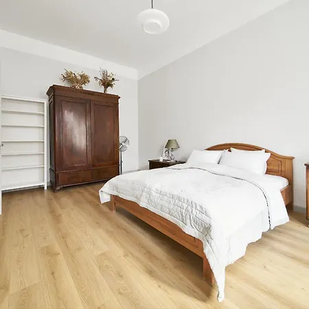 Bright And Warm Apartment, Centre
