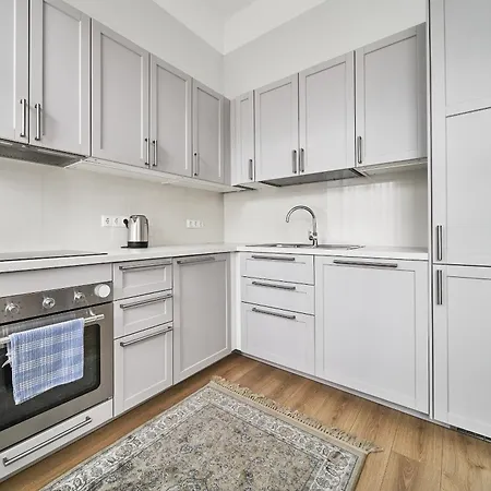 Апартаменты Bright And Warm Apartment, Centre