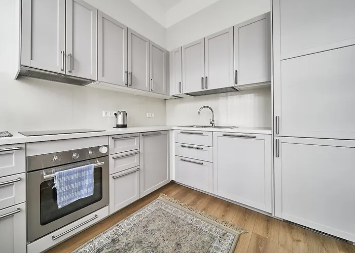 Apartman Bright And Warm Apartment, Centre